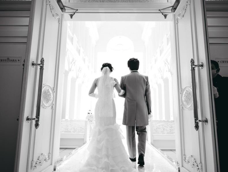 おふたりだけの挙式が始まります