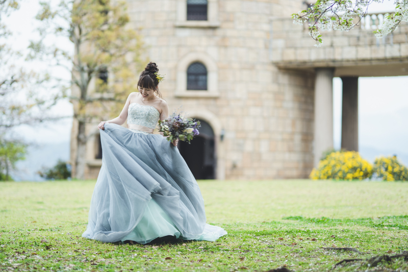 カクテルドレスで