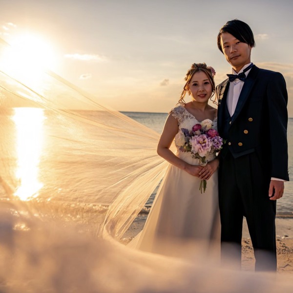 オレンジ色に染まったベール