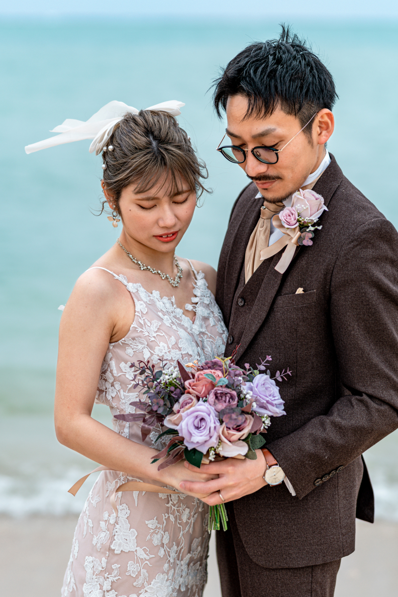 ブーケ見つめ寄り添い♡