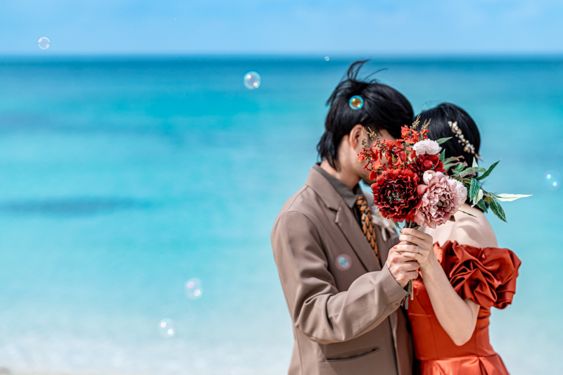 ブーケでキス隠し