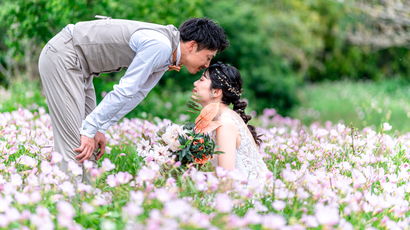 お花畑のおでこキス♡