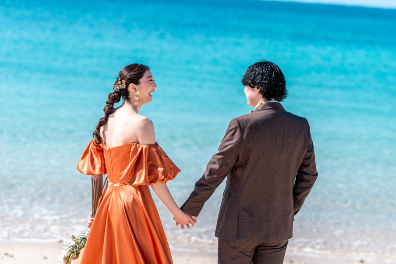 手つなぎ後ろ姿♡