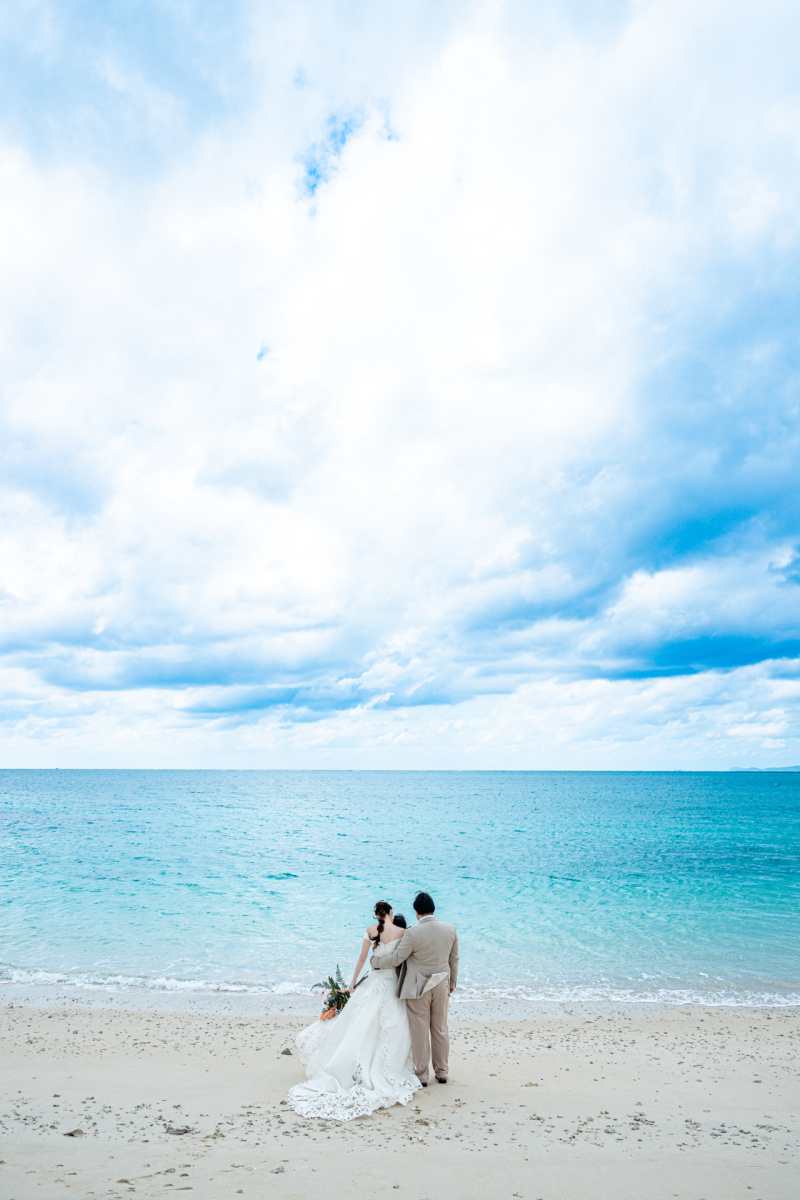 青いビーチ後ろ姿♡