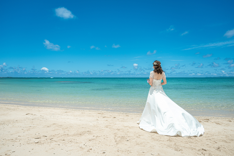 青いビーチ新婦♡