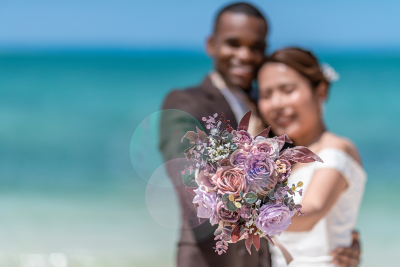 ブーケ越しのハグ♡