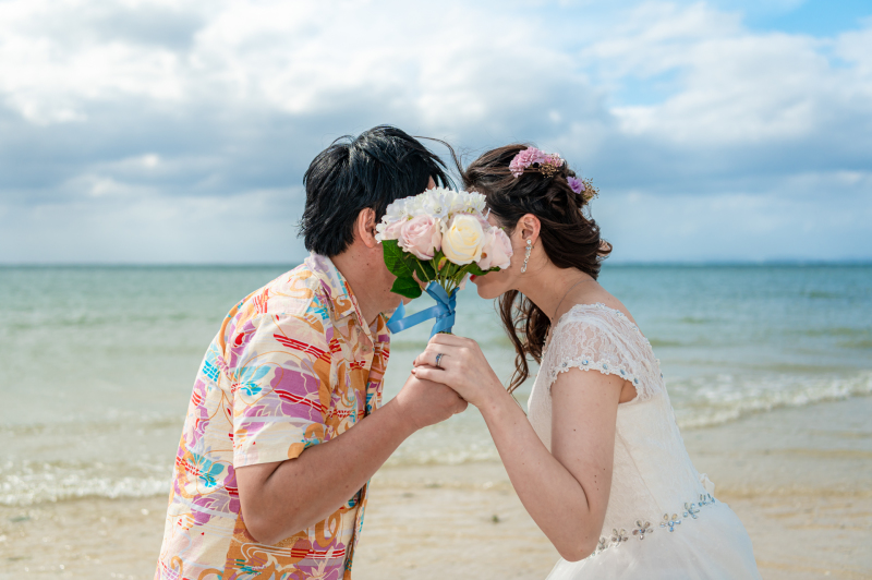 ブーケでキス隠し♡