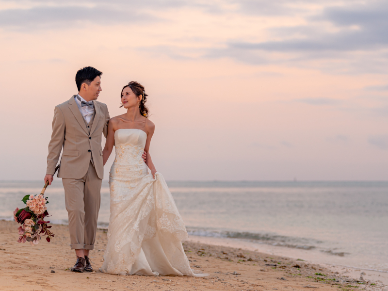 サンセットの波打ち際をお散歩!