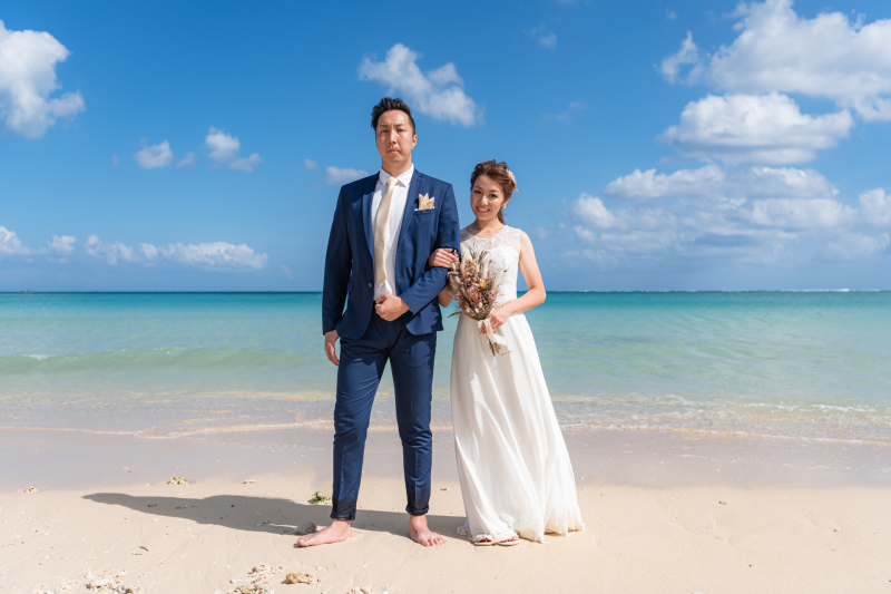 海をバックに♬