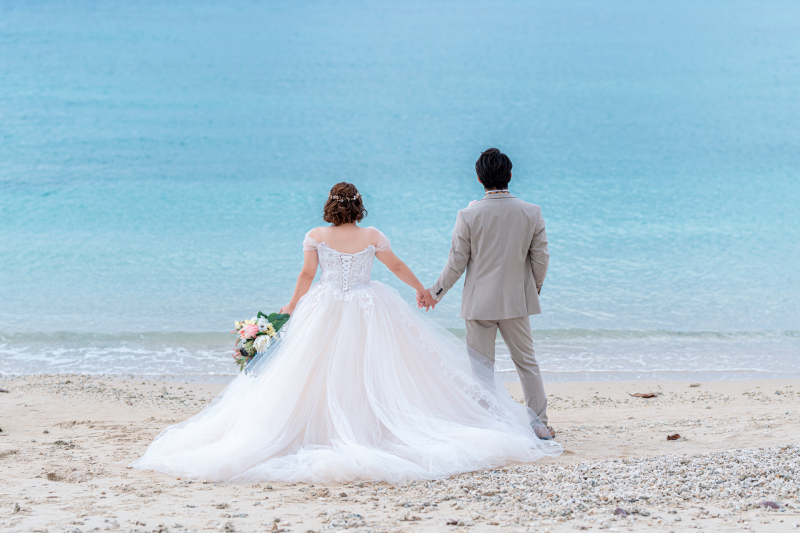 青いビーチ後ろ姿♡