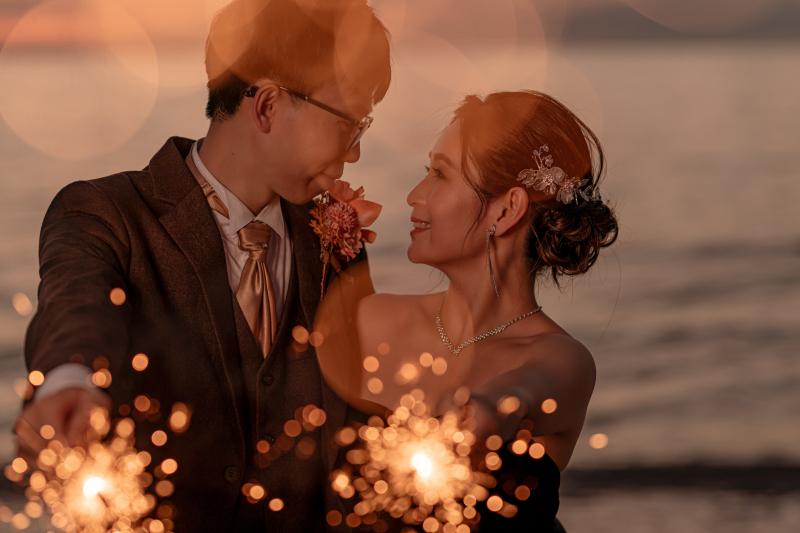 花火に照らされて