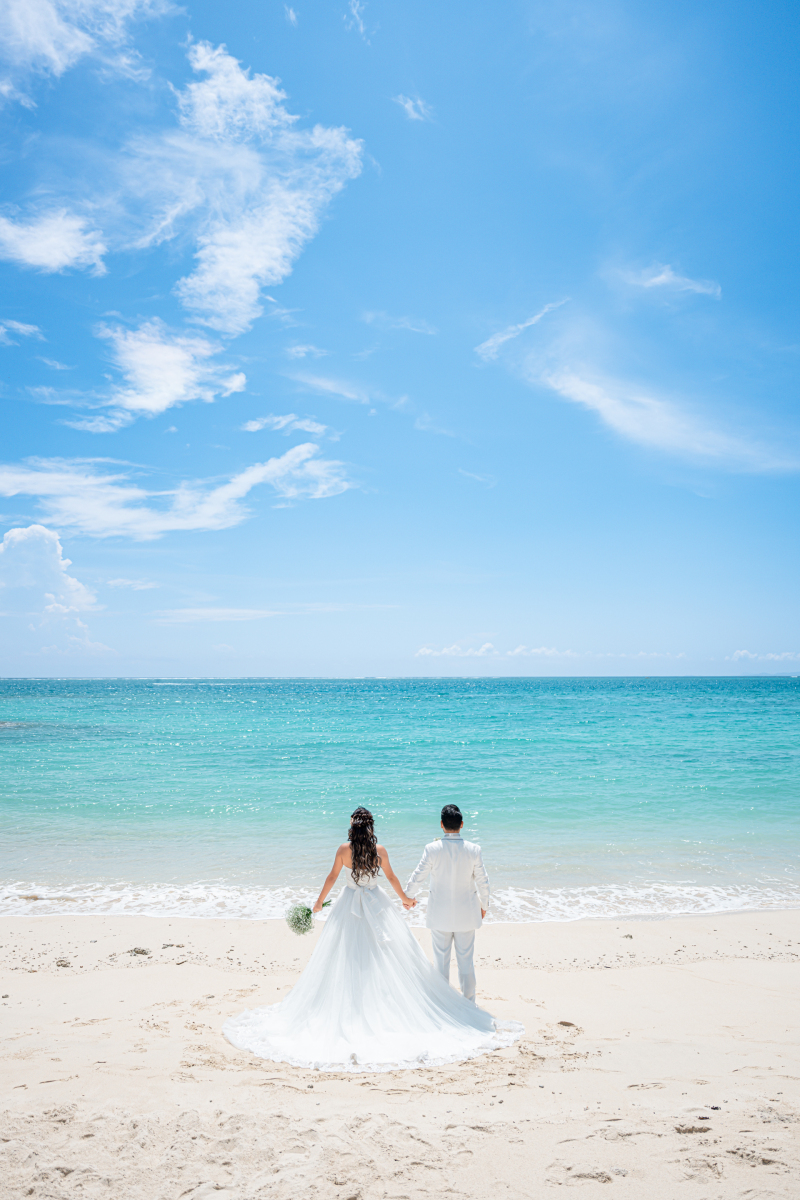 青い海を見つめて