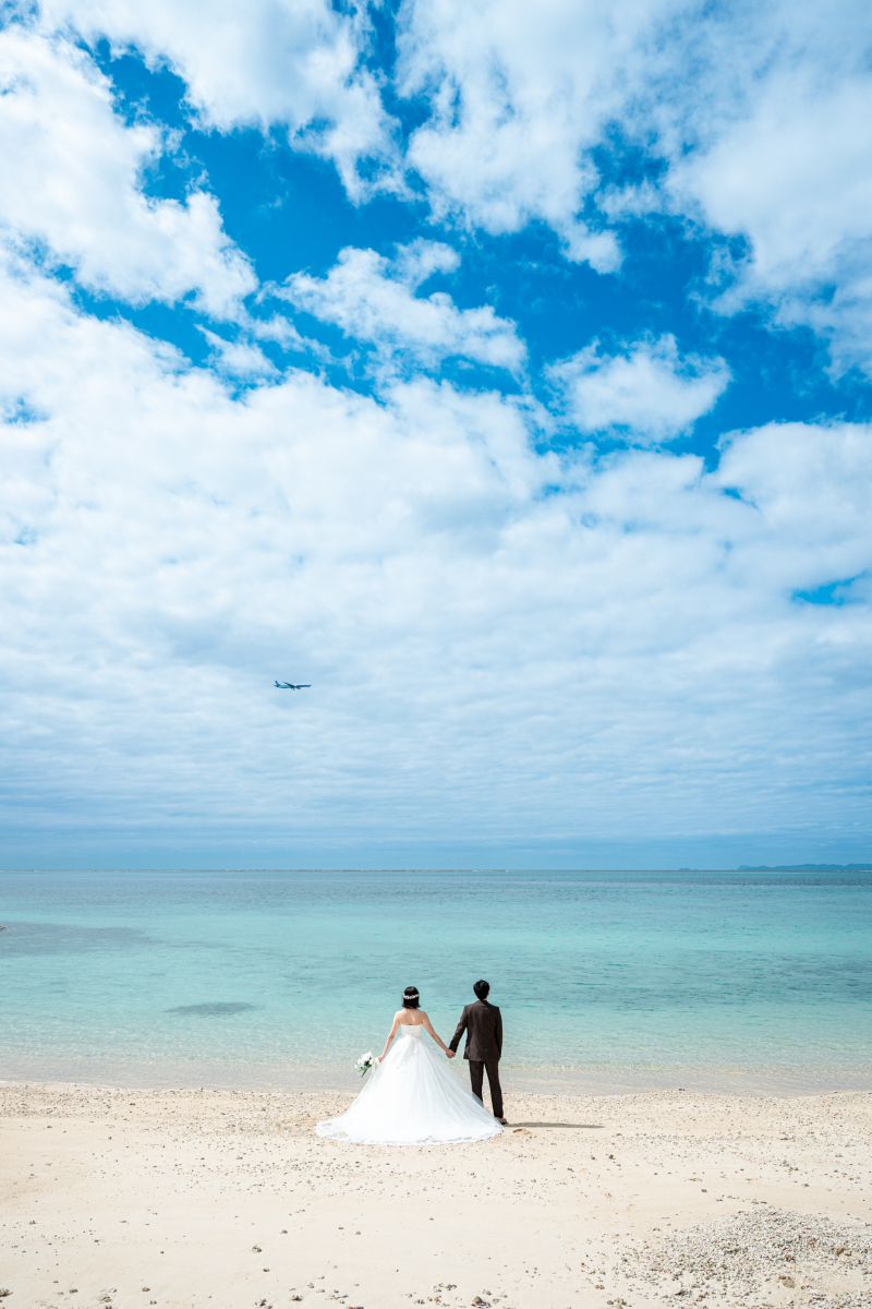 青いビーチの後ろ姿♡