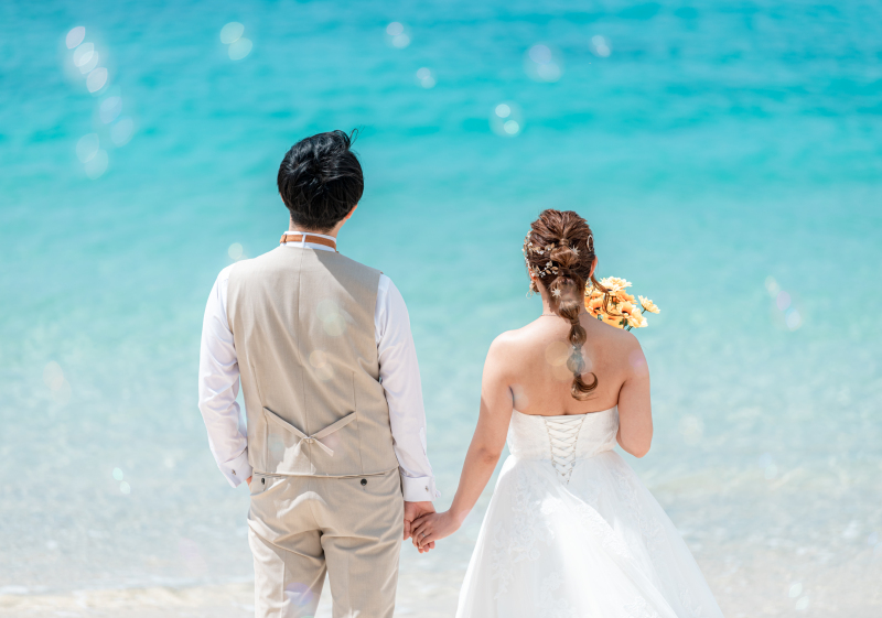 波打ち際の笑顔