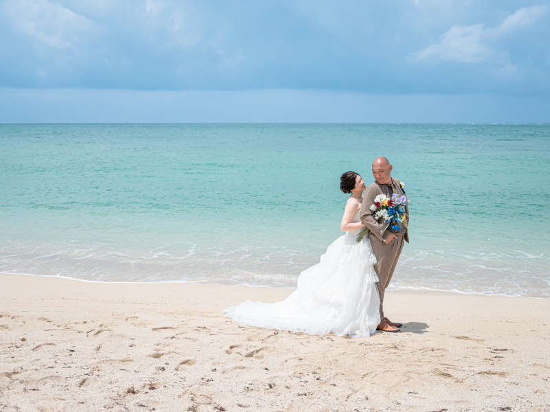 青いビーチ見つめ合い♡