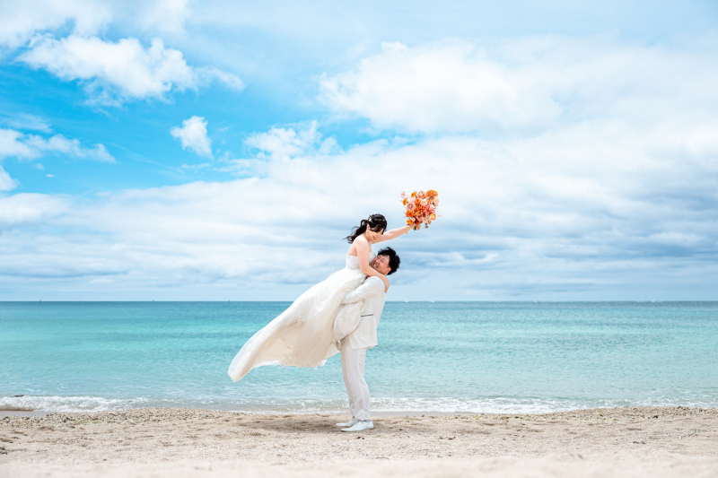 青いビーチ抱き上げ♡