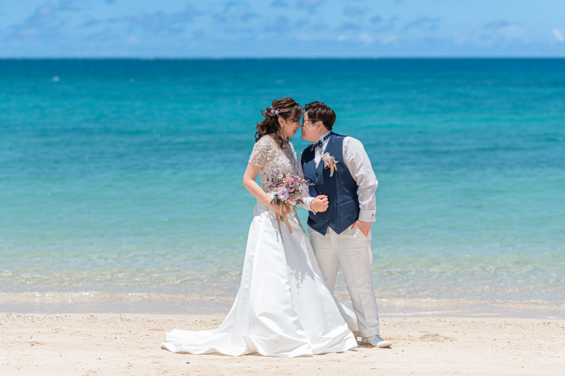 青いビーチおでこ合わせ♡