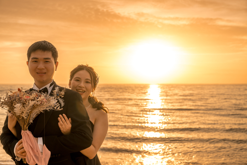 爆焼けバックハグ