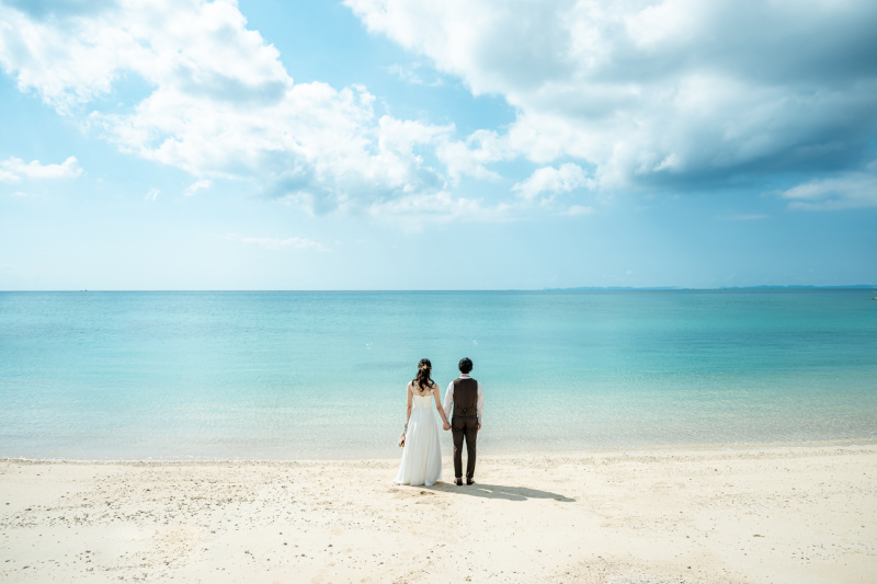 青い海と