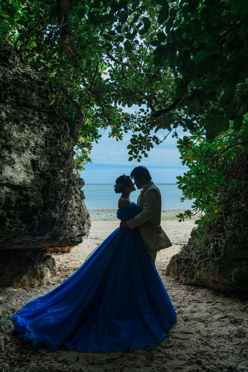 ブルードレスと緑の窓♡