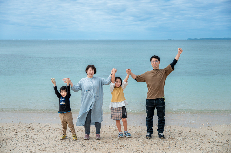 ファミリーフォト青いビーチ♡