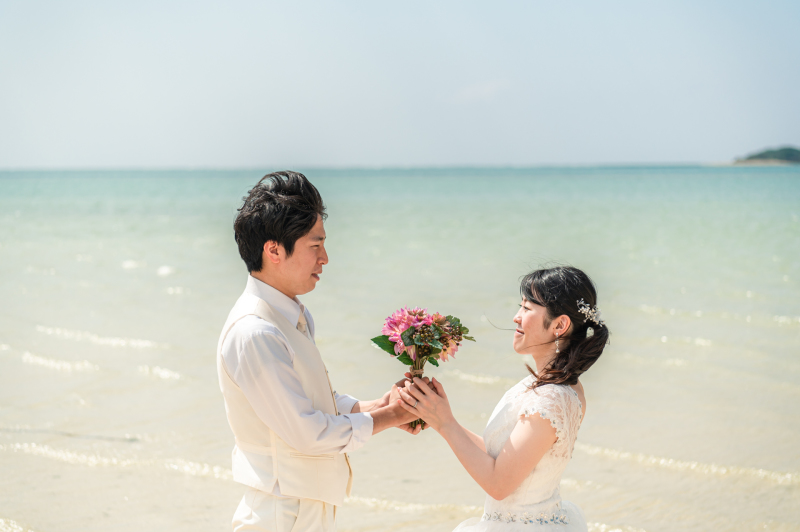 ブーケを包み込むように