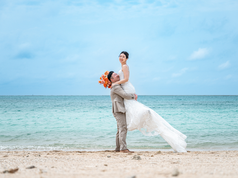 青いビーチ抱き上げ♡