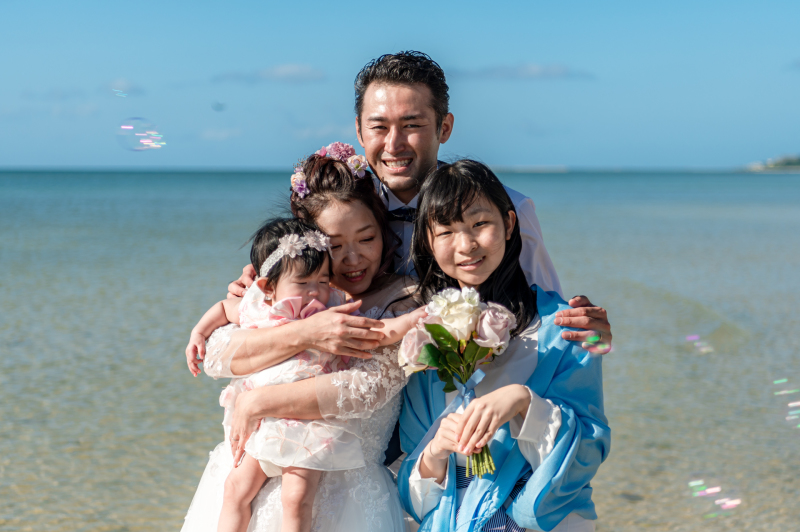 包み込むように