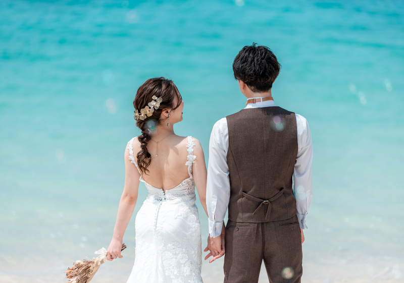 青い海と