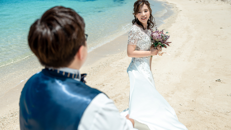 新婦振り向き笑顔♡