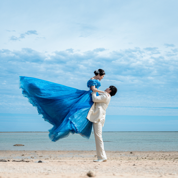 抱き上げドレスなびき♡