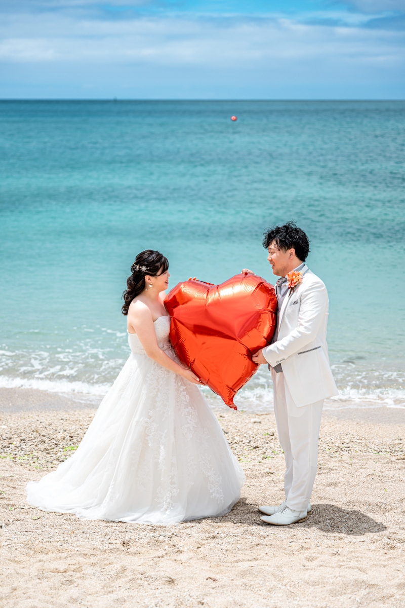 風船はさみ見つめ合い♡