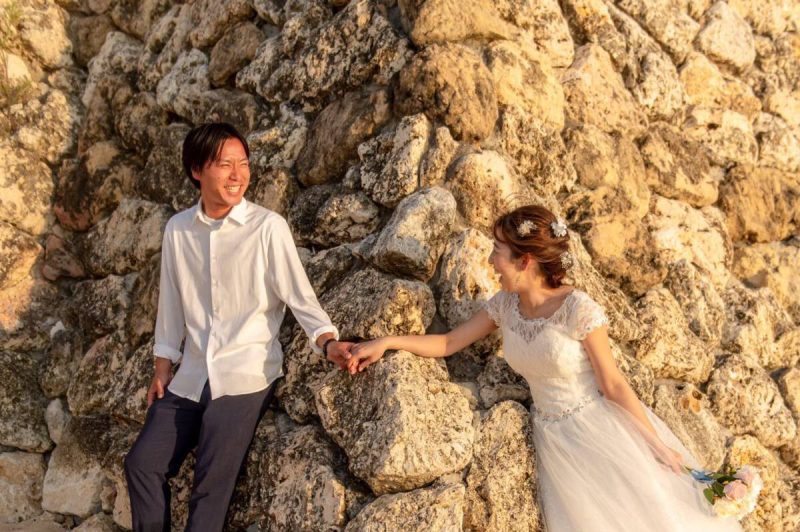 夕陽色の石壁で♪