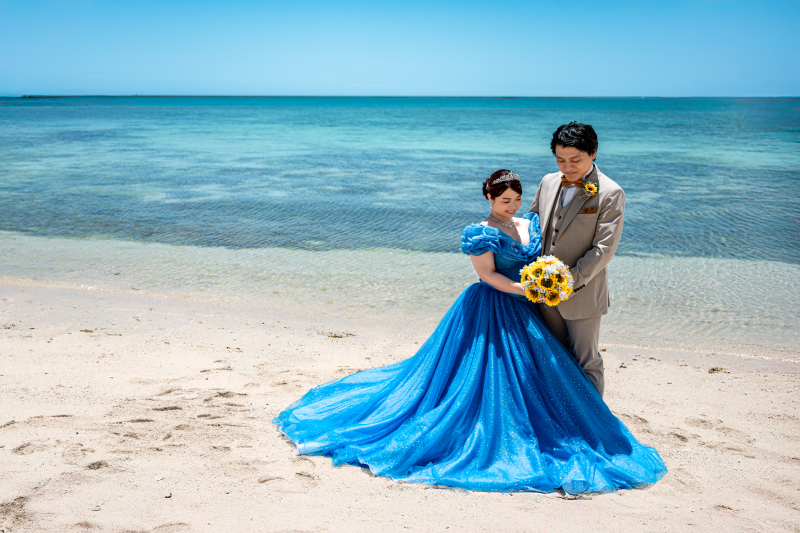 青いビーチと青いドレス♡