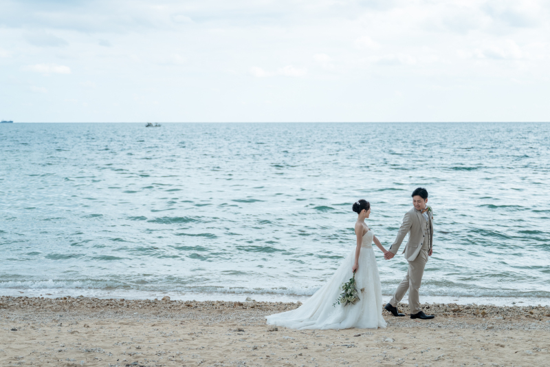 ビーチ手つなぎ散歩♡