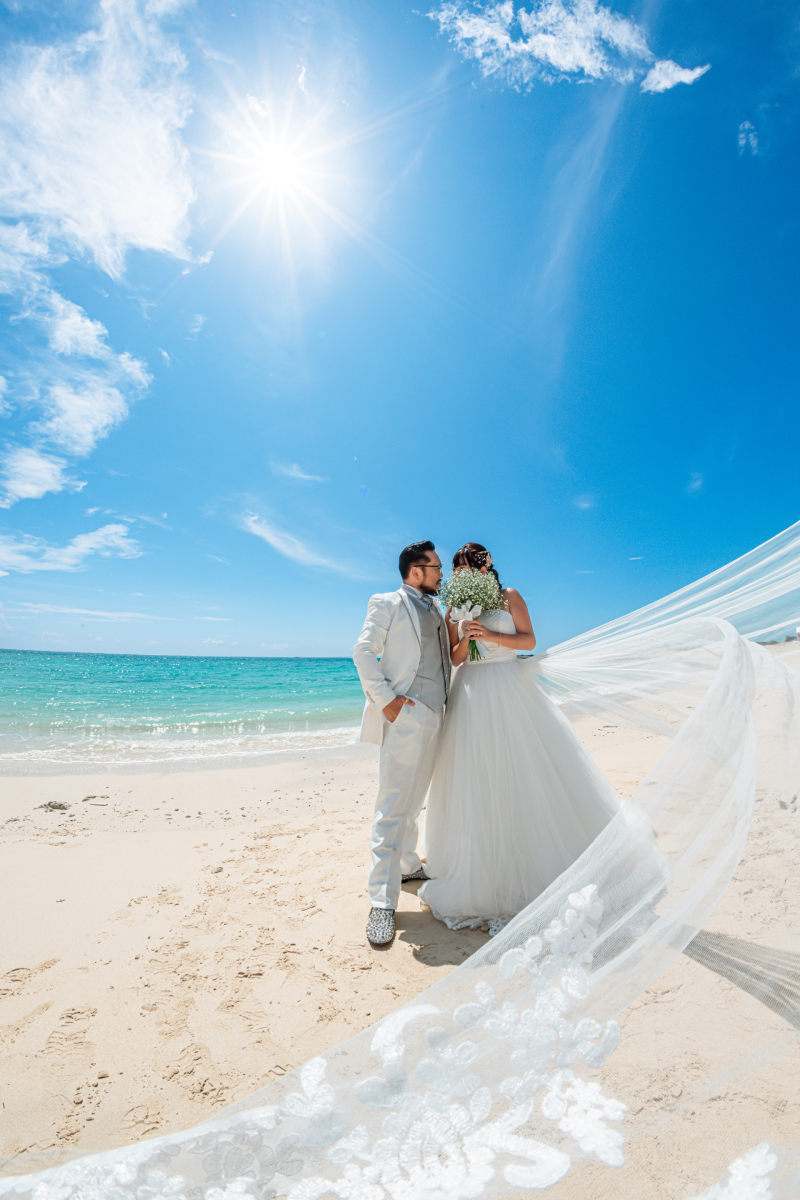 青い海で見つめあい