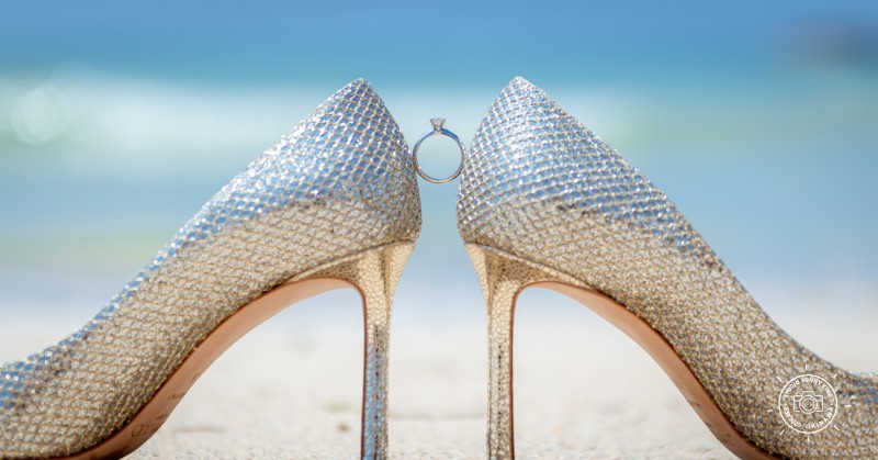 海をバックに♬