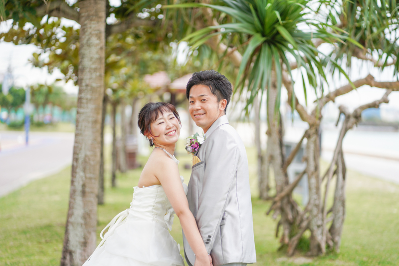 ふりかえってのポーズ