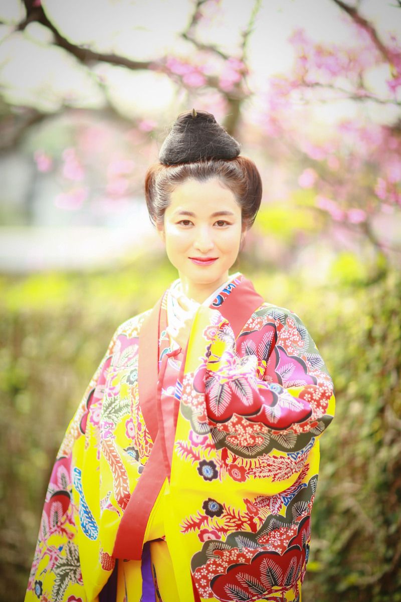 桜と一緒に琉装