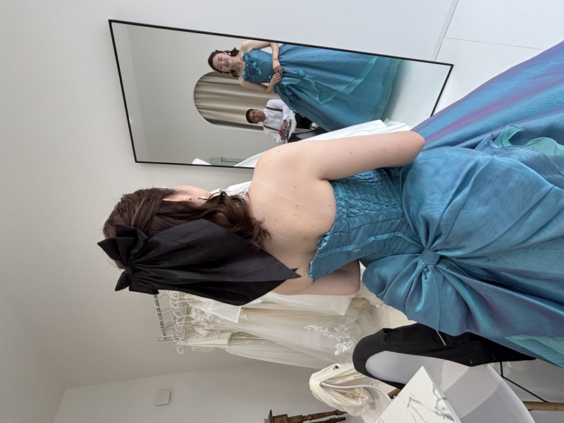 屋外撮影あるあるの風に負けない可愛い髪型をご提案♪新婦様のご希望にあわせてご用意いたします‪⸜(*ˊᵕˋ* )⸝‬