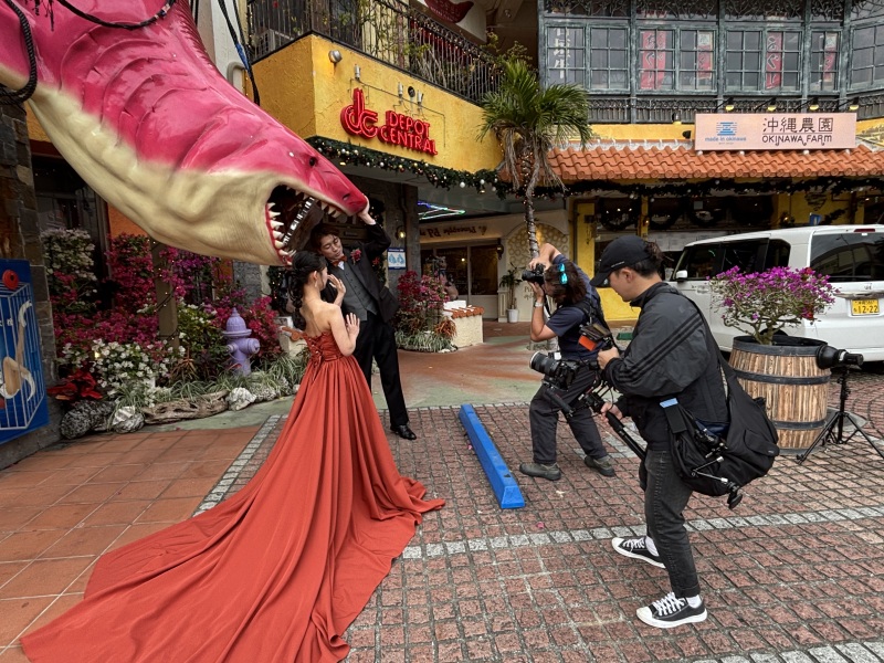 撮影ロケにも同伴いたします！もちろん、オフショットも撮らせていただきます♪撮影の裏側も、大切な思い出の１ページです。