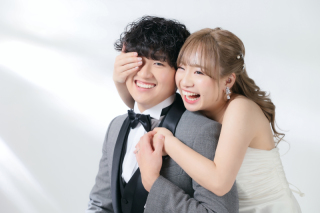 Whiteでおふたりらしさ全開のsmileを