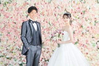 "お花に囲まれ 華やかフォトウエディング"