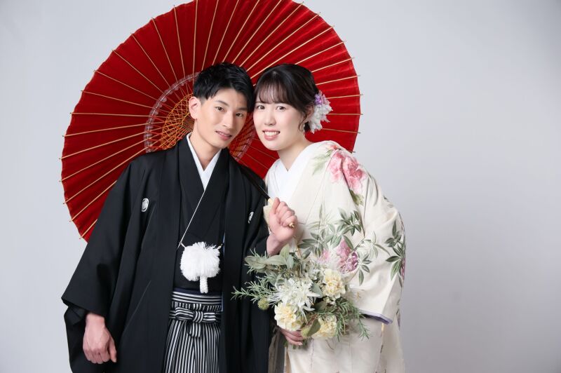 紅白のコントラストが彩る一枚