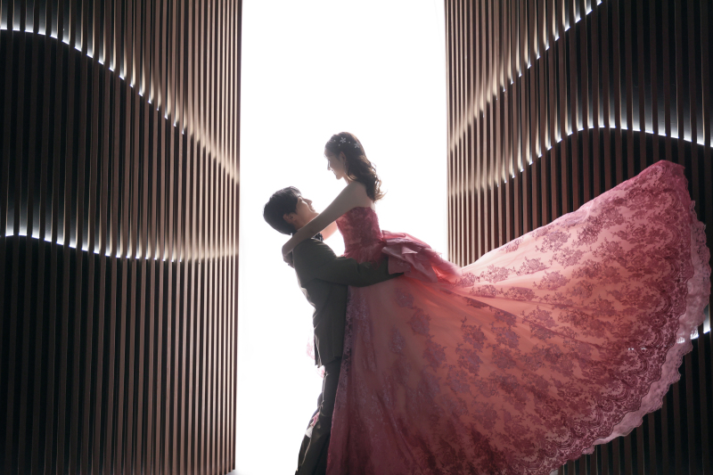 ドレスを使ったなびかせショットも♡