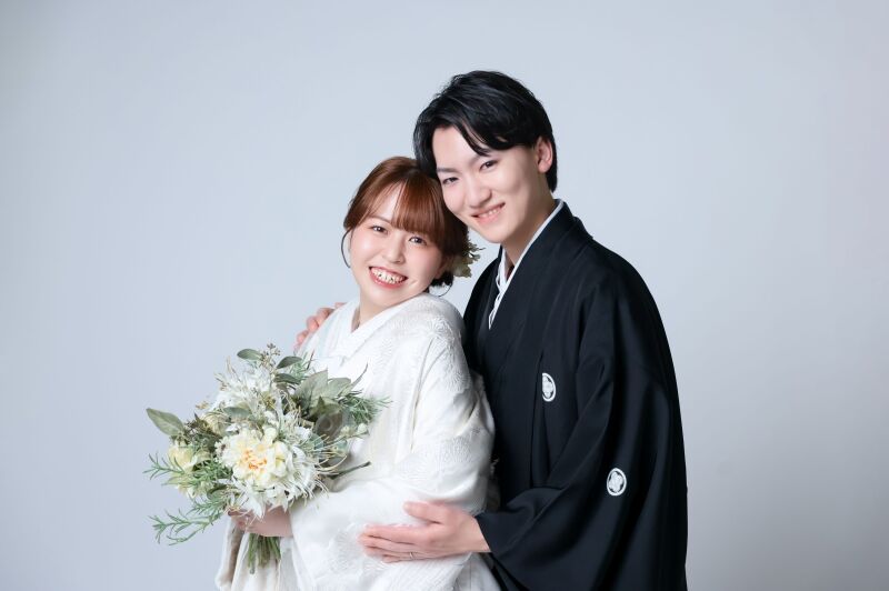 寄り添うふたりの笑顔