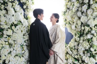 溢れる純白のお花に囲まれて