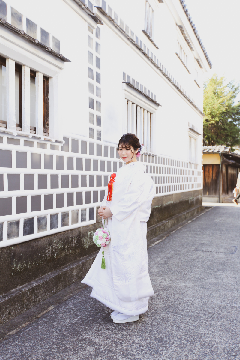 胸元の小物はワンポイントチェンジはオススメ