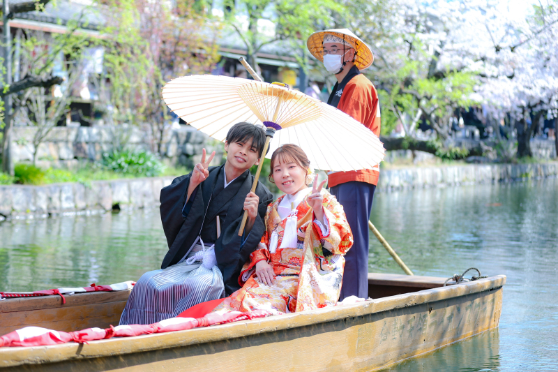 和傘をさしてピース(*^^)v