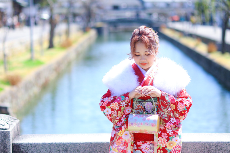 倉敷川をバックに今橋で♩